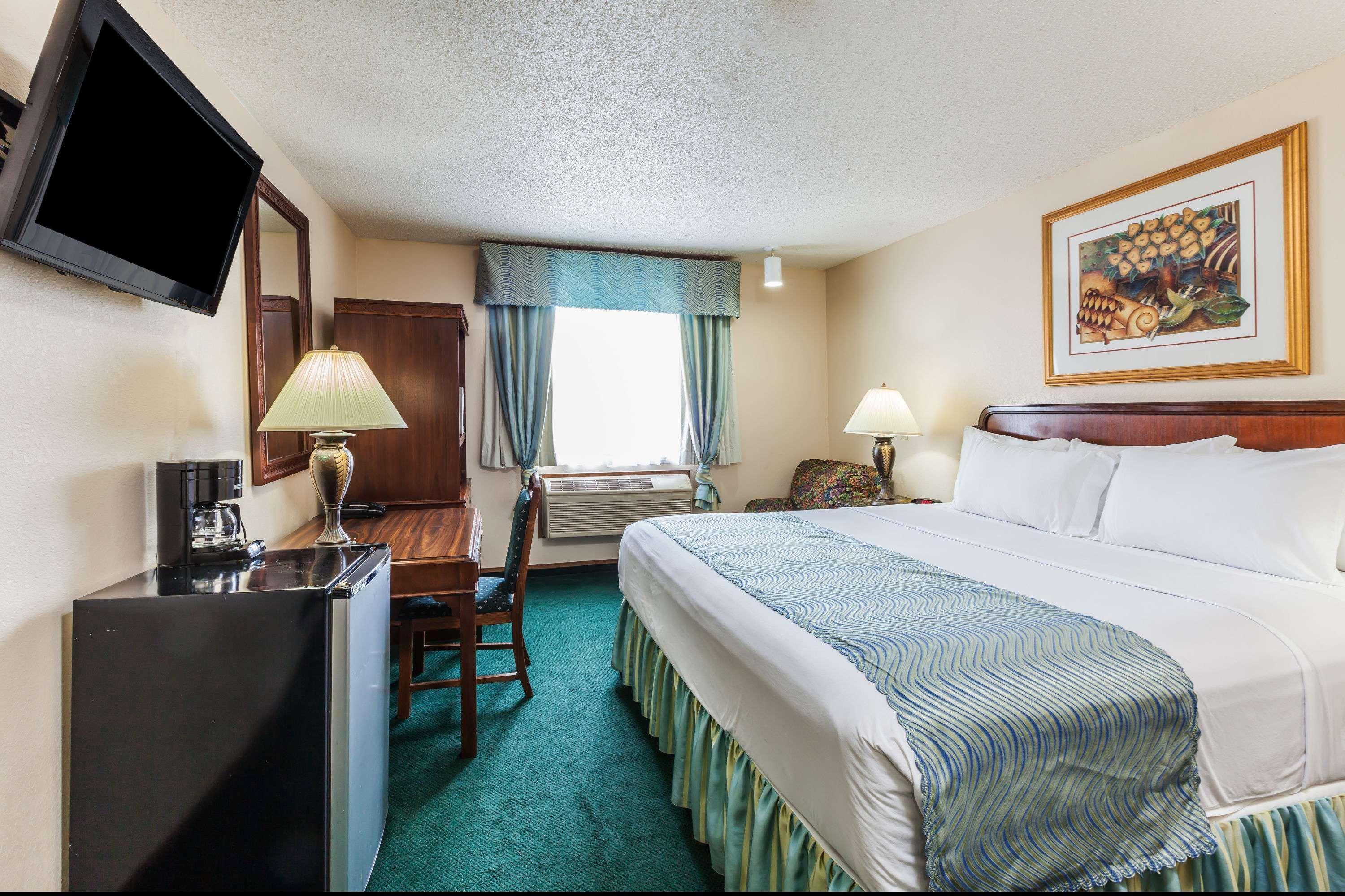 Super 8 By Wyndham Irving Dfw Airport/South Otel Dış mekan fotoğraf