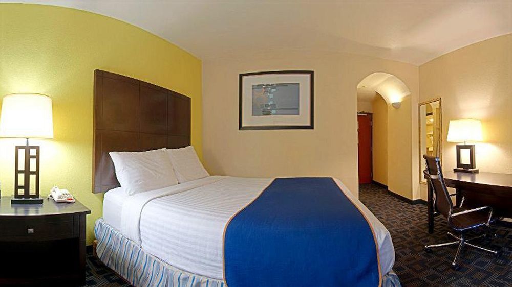 Super 8 By Wyndham Irving Dfw Airport/South Otel Dış mekan fotoğraf