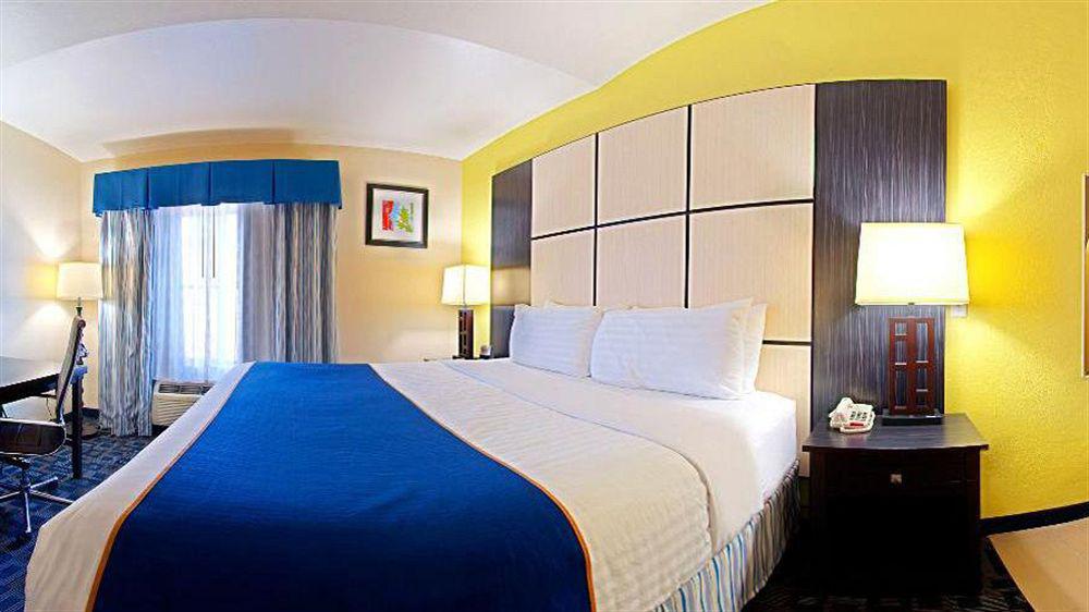 Super 8 By Wyndham Irving Dfw Airport/South Otel Dış mekan fotoğraf