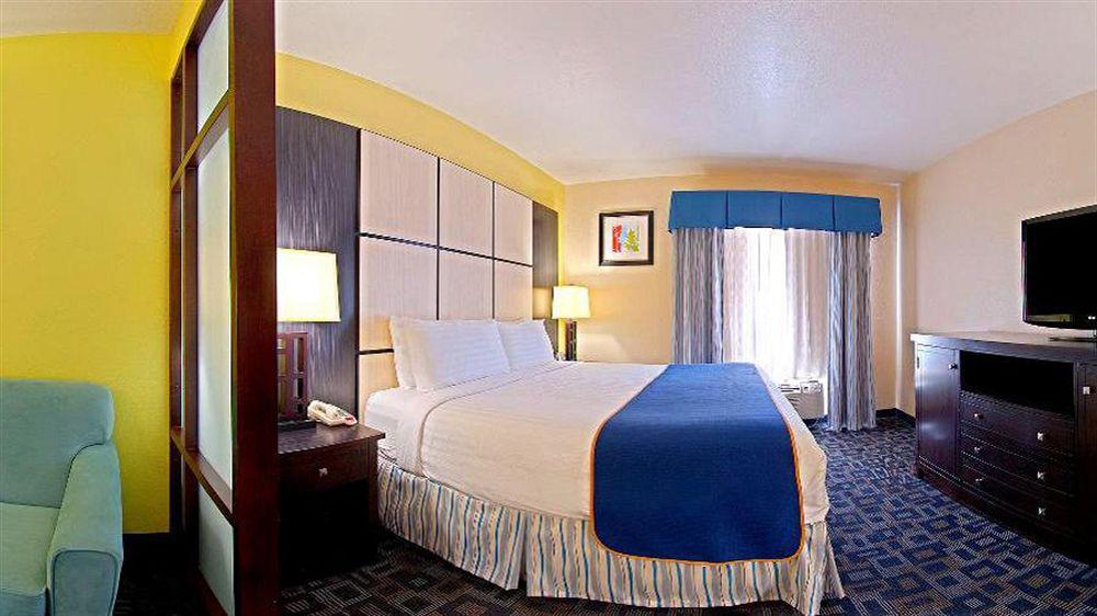Super 8 By Wyndham Irving Dfw Airport/South Otel Dış mekan fotoğraf